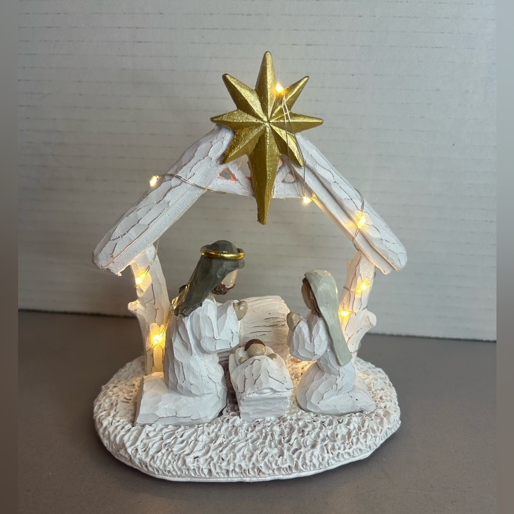 BUTITNOW Nativity Scene with LED String Lights, Sculpted Hand Painted